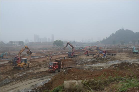 頭頂烈日戰(zhàn)驕陽 打造生態(tài)新地標 ——昌南湖工程掠影