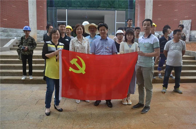 炎炎夏日送清涼，點滴關(guān)懷暖人心——城投集團(tuán)各黨支部開展“送清涼”慰問一線員工活動