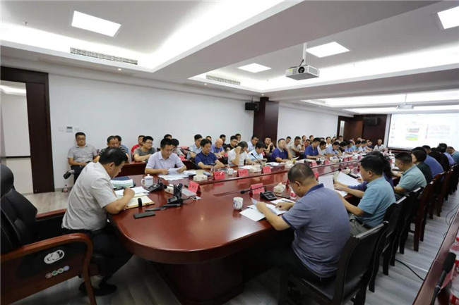 昌南新區召開重點項目調度會