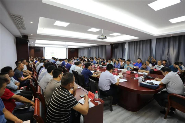 昌南新區召開重點項目調度會